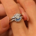 Prachtige zon en maan stapelringen set met fonkelende diamanten en blauwe edelstenen - Zon Maan Pave Kunstmatige Zirkonia Combo Ring (10902)