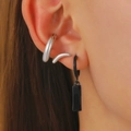 Manchette d'oreille argentée et boucles noires avec pendentif rectangulaire chic - Ensemble de Créoles avec Pendentif Rectangulaire Noir (H-115)