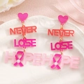 Détail de boucles d'oreilles rose dégradé avec Never Lose Hope et ruban rose de sensibilisation - Boucles d'Oreilles Lettres Dégradées en Acrylique (9800)