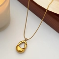 Collier minimaliste en or avec pendentif goutte évidé et chaîne serpent polie pour femme - Géométrique Creux Ovale Poli (8869)