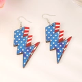 Orecchini a saetta in legno leggero con motivo della bandiera americana a stelle e strisce - Stile Fulmine Stelle e Strisce (N-294)