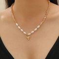 Detail der Perlenkette mit orangem Glas, Perlen und einem polierten goldenen Herzanhänger - Hellorange facettierte Perlenhalskette mit Herzanhänger (S391) / Gold