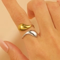 Minimalistischer Bypass-Ring mit zweifarbigem Gold- und Silber-Wassertropfen - Zweifarbig Wassertropfen Stil (6167) / Gold und Silber Zweifarbig