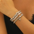 Dreiteiliges silbernes CCB-Armbandset mit Herzanhänger und Perlen am Handgelenk - Vintage-Herz-Armband-Set mit künstlichen Perlen und Silbersplittern (3530)