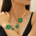 Conjunto de collar y pulsera de cadena de serpiente dorada con flores verdes - Juego de Pulsera y Collar de Flores Verdes