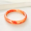 Minimalistischer offener Armreif aus orangefarbenem Marmorharz mit Hochglanzfinish - Rosa Rund (N-410)