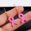 Boucles d'oreilles ruban rose en émail avec crochets dorés pour la sensibilisation au cancer - Boucles d'Oreilles Pendantes Ruban en Émail Doré (7562)