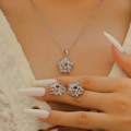 Elegantes silbernes Schmuckset mit Marquise-Zirkonia-Sternen aus Halskette und Ohrringen - Silber