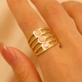 Bague dorée en acier inoxydable à 4 couches avec trois pierres œil-de-chat roses - Style Pointillé Multicouche Évidé (DZ-577)