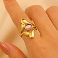 Bague vintage en acier doré avec pierre œil de chat rose et design ondulé - Style Cabochon Profilé Irrégulier (WG0-1377)