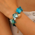 Bracciale stile oceano con pietre blu, perla bianca e ciondolo a conchiglia dorata raffinato - Bracciale a Tema Oceano Blu (9508)
