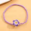 Detalle de cuentas púrpuras y flor de plumeria de arcilla para joyería de playa - Púrpura