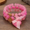 Drielaagse boheemse kralenarmband in roze met hartjes hangers en een zijden strik - Roze Strik Roos Hart (M-541)
