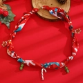 Collier foulard festif en soie avec bonhomme en pain d'épices et cloches de Noël rouges - Style Bonhomme de Pain d'Épice Sucre d'Orge (WG-0583)