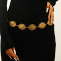 Detailaufnahme der Vintage-Gold-Metall-Taillenkette mit geprägten Pferde-Medaillons - Antik Gold Pferd Relief Stil (11086)