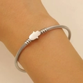 Pulsera de cable retro de acero de titanio plateado con amuleto Mano de Fátima - Estilo de Mano de Fátima Plateada (WG-0552)