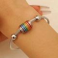 Pulsera de cable de acero titanio con cilindro de esmalte arcoíris y cuentas de plata - Juego Arcoíris Plateado (DZ-053)