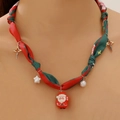 Choker de Noël avec cordon de soie rouge et vert et pendentif Père Noël - Style Père Noël Étoile (WG-0685)