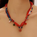 Collier foulard en soie avec pendentifs festifs de renne et sapin de Noël en rouge et bleu - Style Renne au Nez Rouge Sapin (WG-1459)