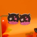 Halloween monster oorbellen van zwart acryl met roze stippen en een sterpatroon - Zwart Monster Stijl