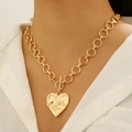Collana dorata con ciondolo a cuore martellato e chiusura a T di tendenza per donna - Pendente Cuore Martellato (0272)