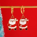 Feestelijke gouden oorringen met rood en wit Kerstman-bedeltjes op rode achtergrond - Kerstman rugzak stijl (03 18k echt goud 3479)