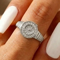 Anello stile orologio argento con micro-pavè di cristalli e fascia testurizzata - Strass (7732) / Argento