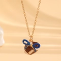 Detailansicht der Goldkette mit braunem Emaille-Football und blauem Schleifenanhänger - Halskette mit Blauer Schleife und Rugby (M-156)