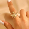 Gotischer Goldherzring mit Flügeln und Krone, besetzt mit funkelnden Kristallen - Mikro-Zirkon Kronenflügelring (3527) / KC Gold