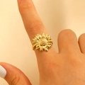 Chic 18k gold plated stainless steel sunflower ring with detailed floral petals - Gold (8710)