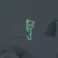 Lichtgevende kattenmuursticker die groen gloeit op een lichtschakelaar in de donkere kamer - Groen