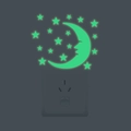 Adesivi da parete fosforescenti con luna e stelle verdi per decoro interruttori - Verde