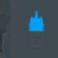 Adesivo murale gatto unicorno luminoso blu che brilla sopra un interruttore - YG45 Luce Blu