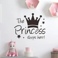 Dettaglio adesivo da parete corona con stelle e testo The Princess sleeps here - 39*44CM / Nero