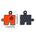 Colgante de puzzle en aleación esmaltada naranja con corazón rojo y reverso grabado - Pieza de Rompecabezas Corazón - Base Negra (A7-009)