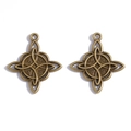 Colgantes de nudo celta en bronce con relieve de trébol para hacer joyas y collares DIY - Bronce Antiguo / 28*25mm