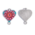 Dettaglio di connettore a cuore con motivo mandala colorato su fronte e retro - Mandala Geometrico Colorato (A5-214-whitek-13)