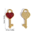 Detailansicht herzförmiger Schlüsselanhänger mit rosa Glitzer und goldenem Finish - Roter Herzschlüssel (A5-234) / 16x7mm / Rot