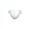 Dettaglio di una chiusura magnetica bianca a forma di cuore per la creazione di gioielli - Bianco / 15*10 Mm / 168 G