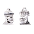 Vista macro detallada de dijes de batidora en plata antigua para joyería artesanal - Colgante con Forma de Batidora (A2-479) / 1 Pieza/Paquete (16x10mm) / Plata antigua