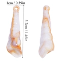 Dettaglio di ciondoli a conchiglia in acrilico da 3,7x1cm per creazione gioielli fai-da-te - Lumaca di Mare Marmorizzata (A6-006)