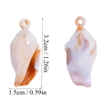Dettaglio dei ciondoli a conchiglia in acrilico bianco e arancione per gioielli fai da te - Lumaca Sfumata Arancione Bianco (A6-008)