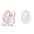 Dettaglio dei ciondoli a conchiglia con dimensioni di 1,8 cm di lunghezza e 1,3 cm - Conchiglia Macchiata Arancione Bianco (A6-015)