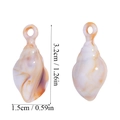 Dettaglio dei ciondoli a conchiglia in acrilico con trama marmorea e altezza 3,2 cm - Lumaca di Mare Motivo Inchiostro Misto (A6-022)