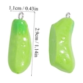 Detalle de colgante de resina de calabaza amarga verde con medidas y aro de plata - A6-078-pepino/29*11mm/205g