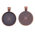 Détails macro de supports de pendentif ronds en bronze 25mm avec gaufrage géométrique - 35x27mm / Cuivre Rouge Antique
