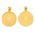 Détail du support de pendentif doré 25mm avec face texturée et motif soleil à l'arrière - 35x27mm / Or