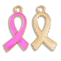 Dettaglio dei ciondoli a nastro in smalto rosa e charms dorati per la creazione di gioielli - 21*11mm / Rosso rosa