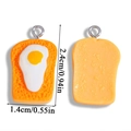 Pendentif miniature en résine pain grillé et œuf au plat pour création de bijoux - Toast avec Œuf