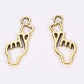 Zwei vintage goldene Finger-Herz-Anhänger für DIY-Schmuckherstellung und Halsketten - Antikgoldfarben / 22 X 8 Mm / 06 G